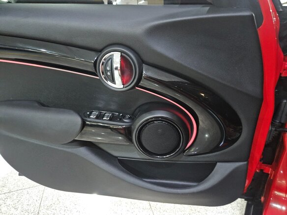 2022 Mini Hatch Cooper III (F55/F56) Рестайлинг 2, красный, 1784000 рублей - вид 8