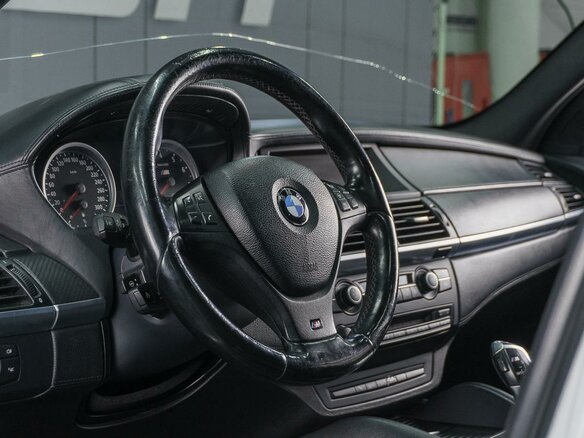 2011 BMW X5 M I (E70), белый - вид 14