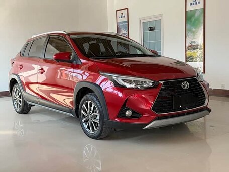 2023 Toyota Yaris L X XP150 Рестайлинг, пурпурный, 1730000 рублей, вид 4