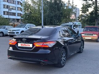 2021 Toyota Camry VIII (XV70) Рестайлинг, чёрный, 1900000 рублей, вид 1