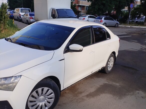 2021 Skoda Rapid II, белый, 1100000 рублей - вид 2
