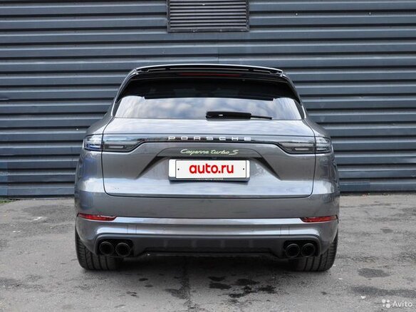 2020 Porsche Cayenne Turbo S E-Hybrid III, серый, 11500000 рублей - вид 3