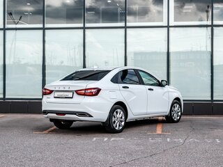 2023 Lada (ВАЗ) Vesta I Рестайлинг (NG), белый, 940000 рублей, вид 2