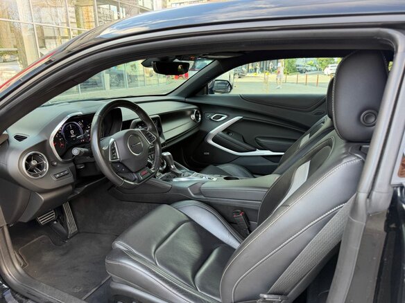 2018 Chevrolet Camaro LT1 VI Рестайлинг, чёрный, 7400000 рублей - вид 7