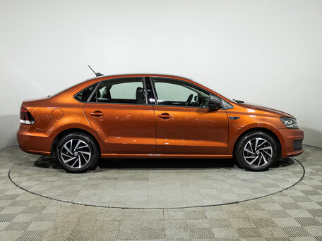 2018 Volkswagen Polo V Рестайлинг, оранжевый, 1099700 рублей, вид 4