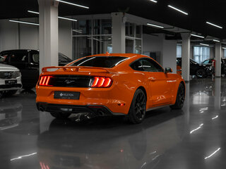 2020 Ford Mustang VI Рестайлинг, оранжевый, 3630000 рублей, вид 5