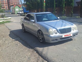 2000 Mercedes-Benz E-Класс 320 II (W210, S210) Рестайлинг, серебристый, 560000 рублей, вид 2