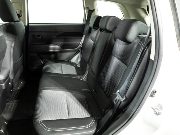 2019 Mitsubishi Outlander III Рестайлинг 3, белый, 1749700 рублей - вид 9
