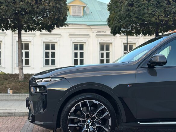 2023 BMW X7 40d I (G07) Рестайлинг, серый - вид 7