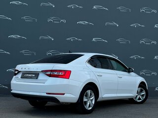 2021 Skoda Superb III Рестайлинг, белый, 2368300 рублей, вид 2