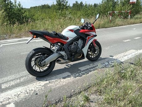2015 Honda CBR 650F, красный, 750000 рублей, вид 4