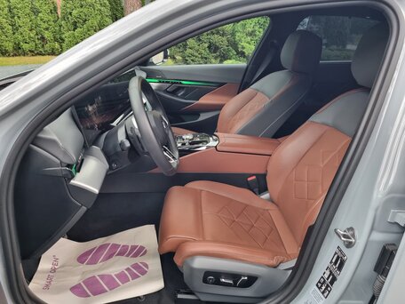 2024 BMW 5 серии 530i xDrive VIII (G60/G61/G68), серый, 7600000 рублей, вид 4
