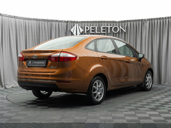 2015 Ford Fiesta Mk6 Рестайлинг, оранжевый - вид 4
