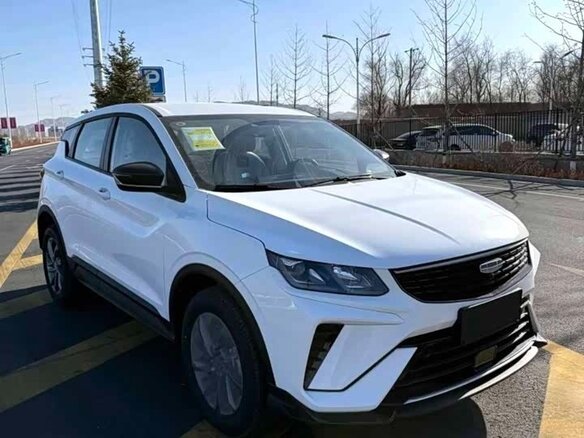 2026 Geely Coolray I Рестайлинг 2, белый - вид 3