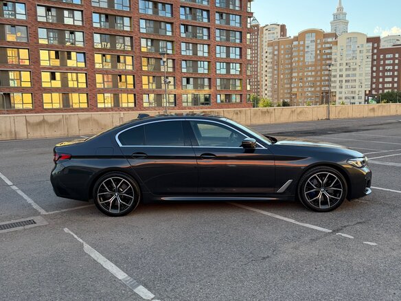 2022 BMW 5 серии 530i VII (G30/G31/G38) Рестайлинг, серый - вид 3