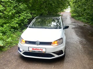 2018 Volkswagen Polo V Рестайлинг, белый, 899999 рублей, вид 1