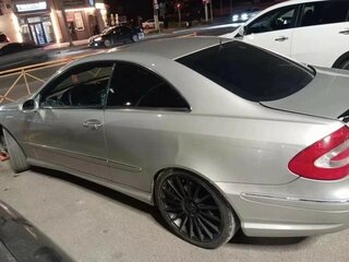 2005 Mercedes-Benz CLK-Класс 500 II (W209) Рестайлинг, серебристый, 450000 рублей, вид 2