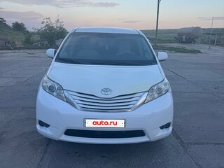 2011 Toyota Sienna III, белый, 2050000 рублей, вид 2