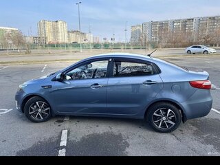 2013 Kia Rio 5-speed III, голубой, 735000 рублей, вид 4