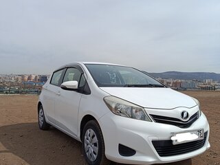 2014 Toyota Vitz III (XP130) Рестайлинг, белый, 999999 рублей, вид 4