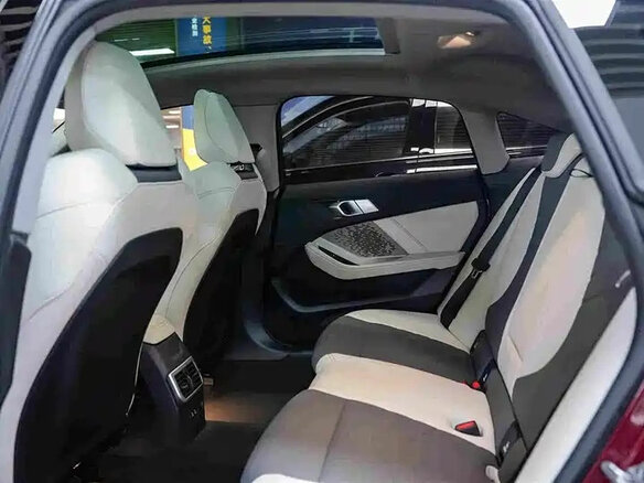 2026 BMW 2 серии 225i L F74/78, красный - вид 10
