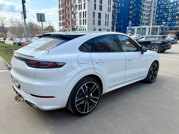 2019 Porsche Cayenne S Coupé III, белый, 8500000 рублей - вид 4