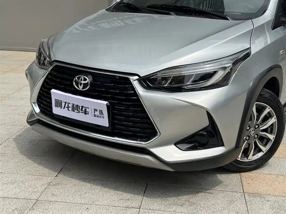 2021 Toyota Yaris L X XP150 Рестайлинг, серебристый, 1130017 рублей - вид 7