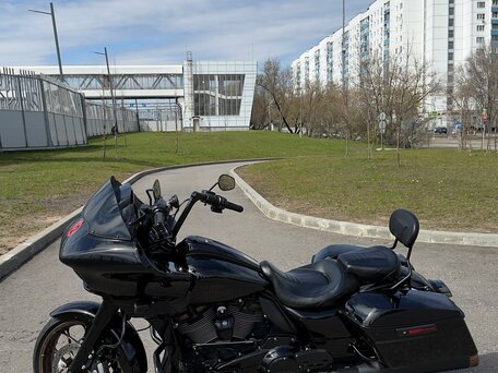 2023 Harley-Davidson Road Glide, чёрный, 2099000 рублей, вид 2