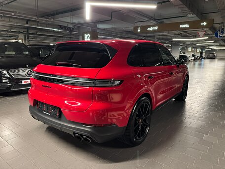 2025 Porsche Cayenne E-Hybrid III Рестайлинг, красный, 15590000 рублей, вид 3
