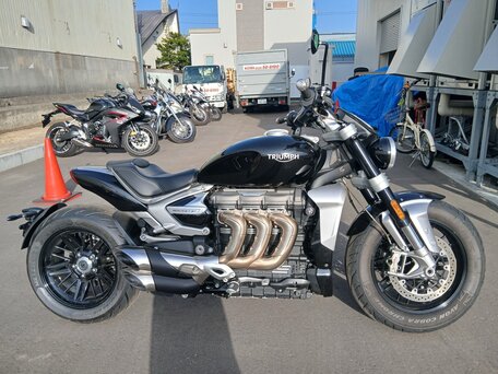 2021 Triumph Rocket 3, чёрный, 2127000 рублей, вид 1