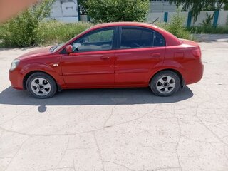 2009 Kia Rio II, красный, 410000 рублей, вид 4