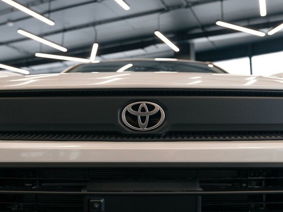 2026 Toyota RAV4 VI (XA60), белый, 4300000 рублей - вид 20