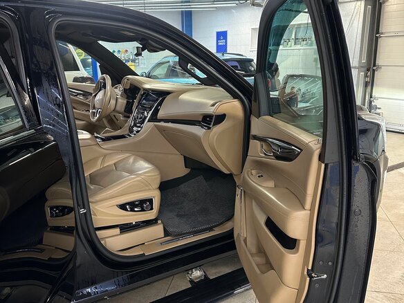 2017 Cadillac Escalade IV, чёрный, 4990000 рублей - вид 29
