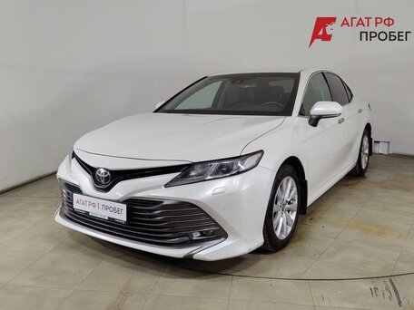 2020 Toyota Camry VIII (XV70), белый, 2860000 рублей, вид 3
