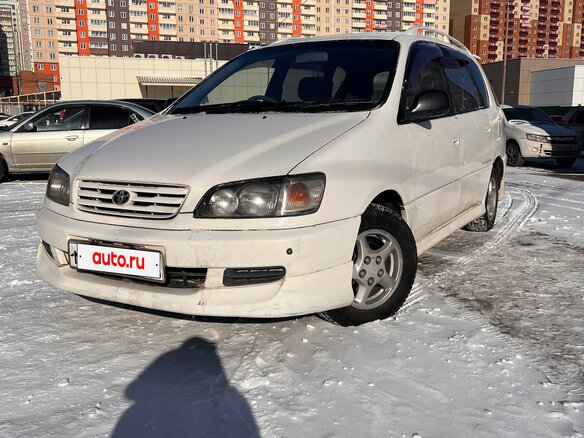 1997 Toyota Ipsum I (M10), белый, 530000 рублей