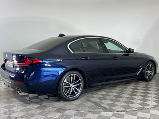 2022 BMW 5 серии 520i VII (G30/G31/G38) Рестайлинг, чёрный, 4799000 рублей, вид 5