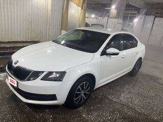 2017 Skoda Octavia III (A7) Рестайлинг, белый, 1630000 рублей, вид 3