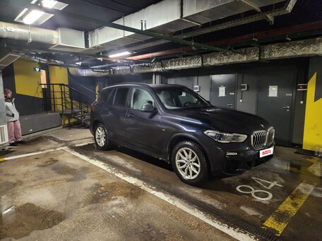 2020 BMW X5 45e IV (G05/G18), чёрный, 6600000 рублей, вид 5