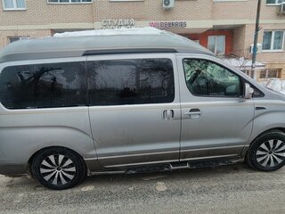 2014 Hyundai Grand Starex I, серебристый, 2300000 рублей, вид 2