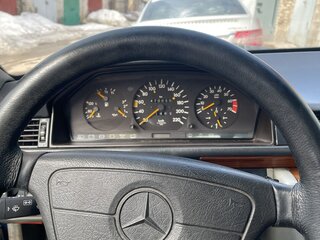1991 Mercedes-Benz W124 230, синий, 320000 рублей, вид 5