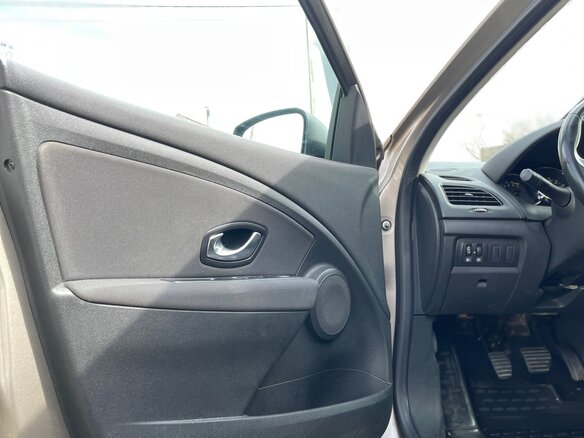 2012 Renault Fluence I, бежевый, 630000 рублей - вид 10
