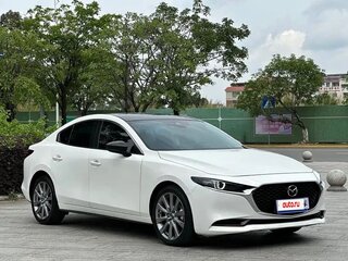 2022 Mazda 3 Axela IV (BP), белый, 1490005 рублей, вид 3