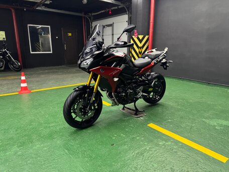 2020 Yamaha MT-09 Tracer (FJ-09), красный, 1100000 рублей, вид 4
