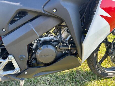 2013 Honda CBR 125R, белый, 360000 рублей, вид 5