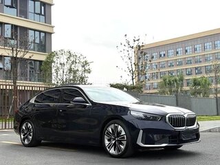 2025 BMW 5 серии Long 530Li xDrive VIII (G60/G61/G68), чёрный, 6949225 рублей, вид 1