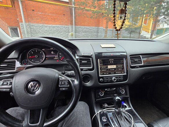 2010 Volkswagen Touareg II, чёрный - вид 6