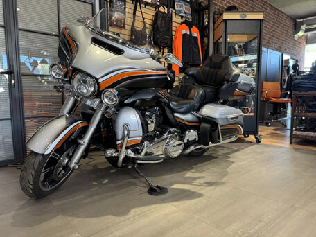2019 Harley-Davidson Ultra Limited, серебристый, 1990000 рублей, вид 2
