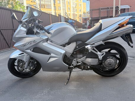 2002 Honda VFR 800, серый, 419000 рублей, вид 1