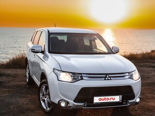 2014 Mitsubishi Outlander III, белый, 1195000 рублей, вид 3