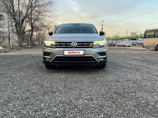 2019 Volkswagen Tiguan II, серебристый, 2610000 рублей, вид 3